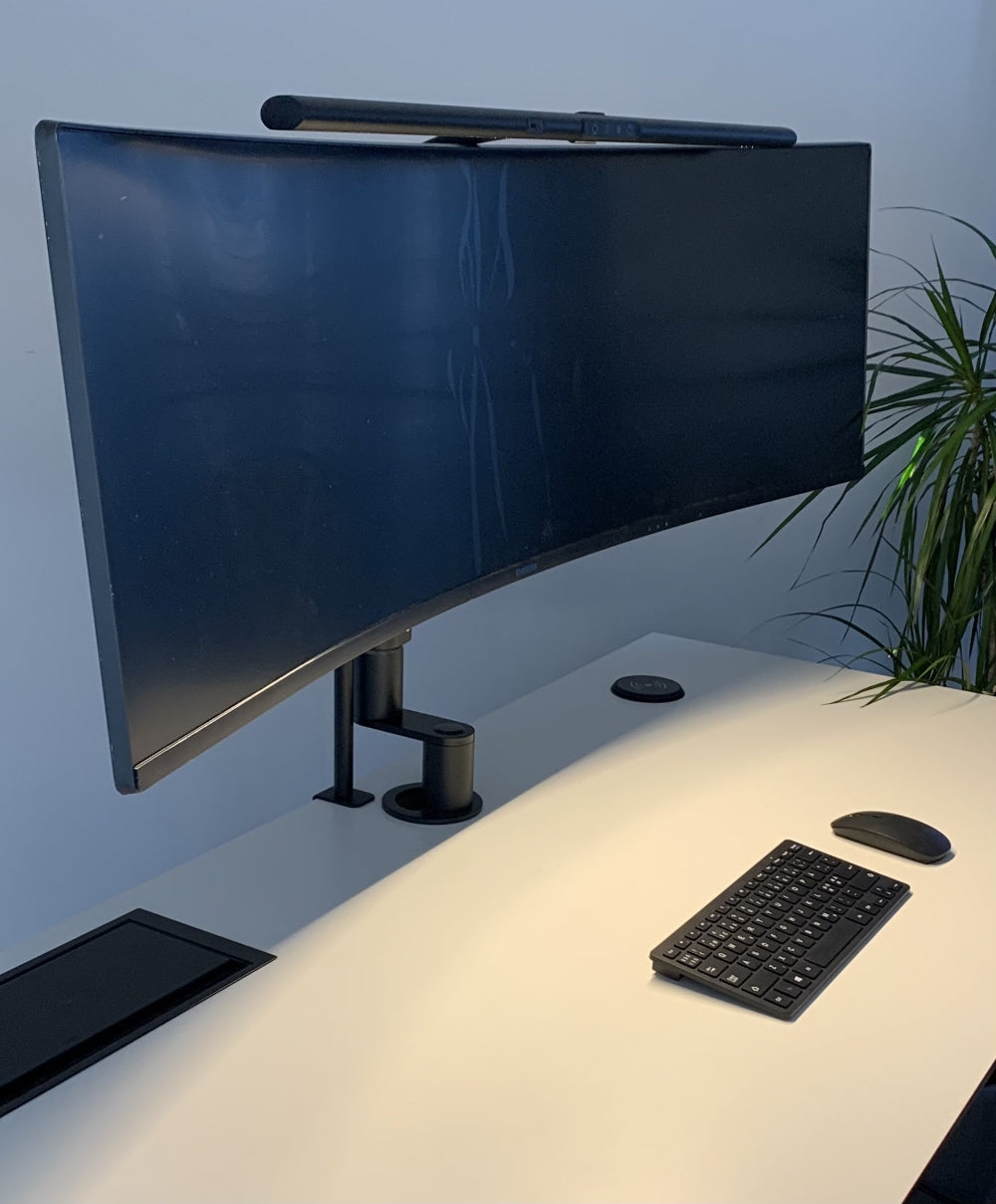 Swan LED-lampe – ergonomisk arbeidslys for skrivebord