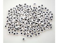 Plastperler ABC rund hvit med sort (500)